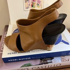 Chloe wedges